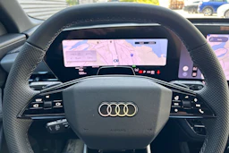 harmaa Audi Q6 e-tron 2026 kuva 18.