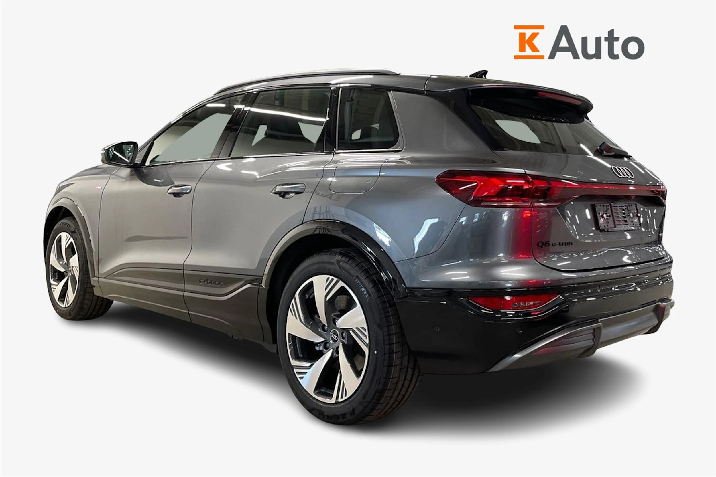 harmaa Audi Q6 e-tron 2026 kuva 2.