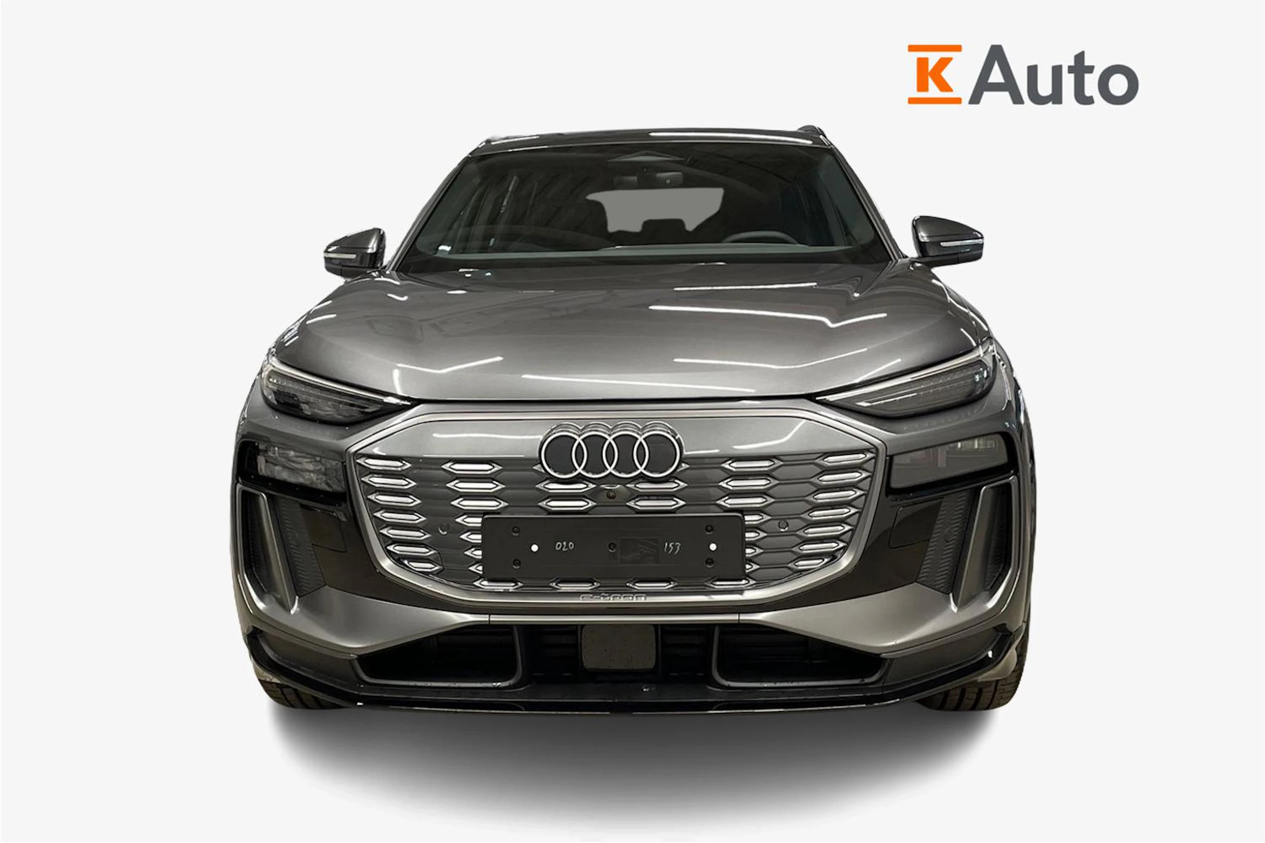 harmaa Audi Q6 e-tron 2026 kuva 4.