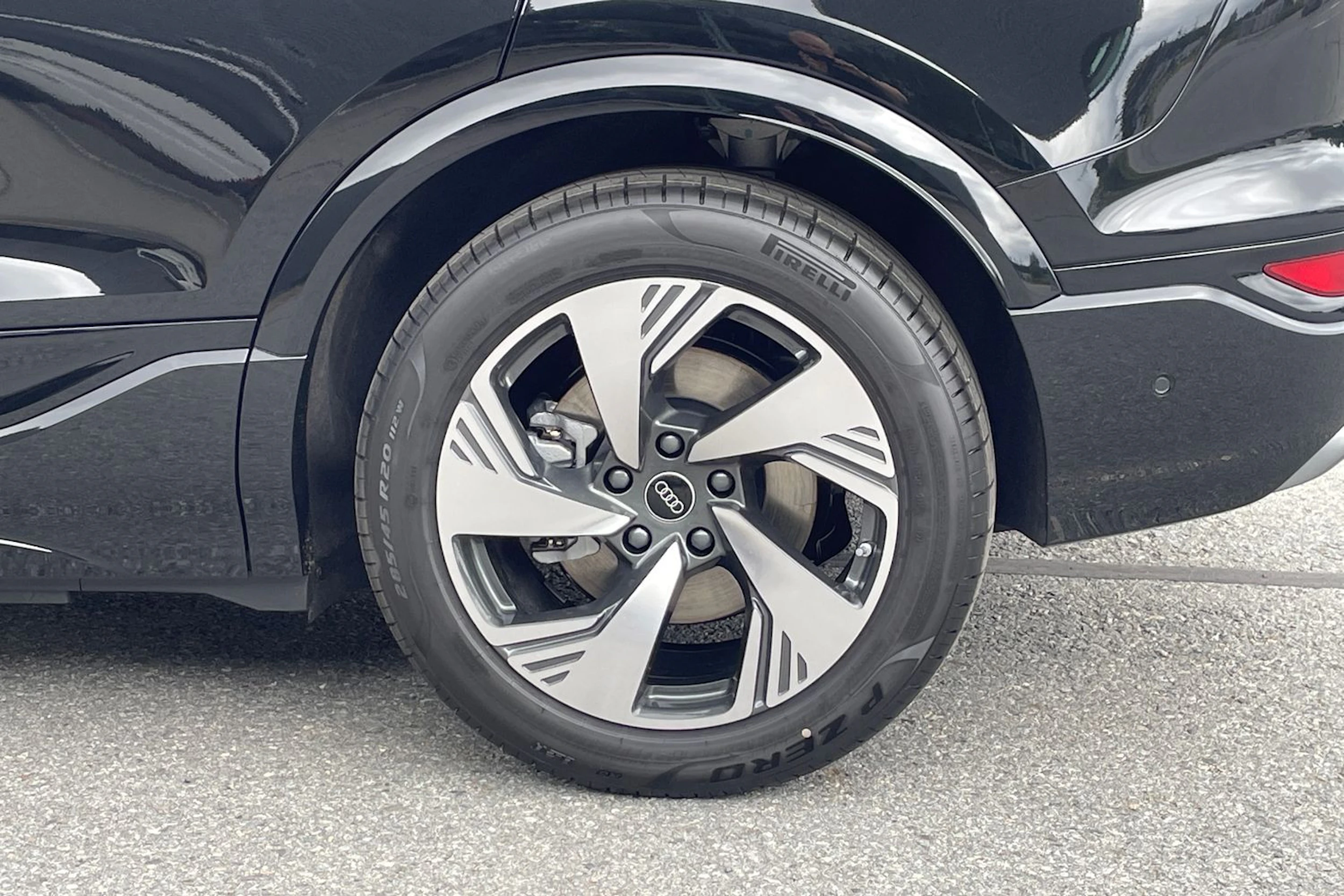 musta Audi Q6 e-tron 2026 kuva 10.