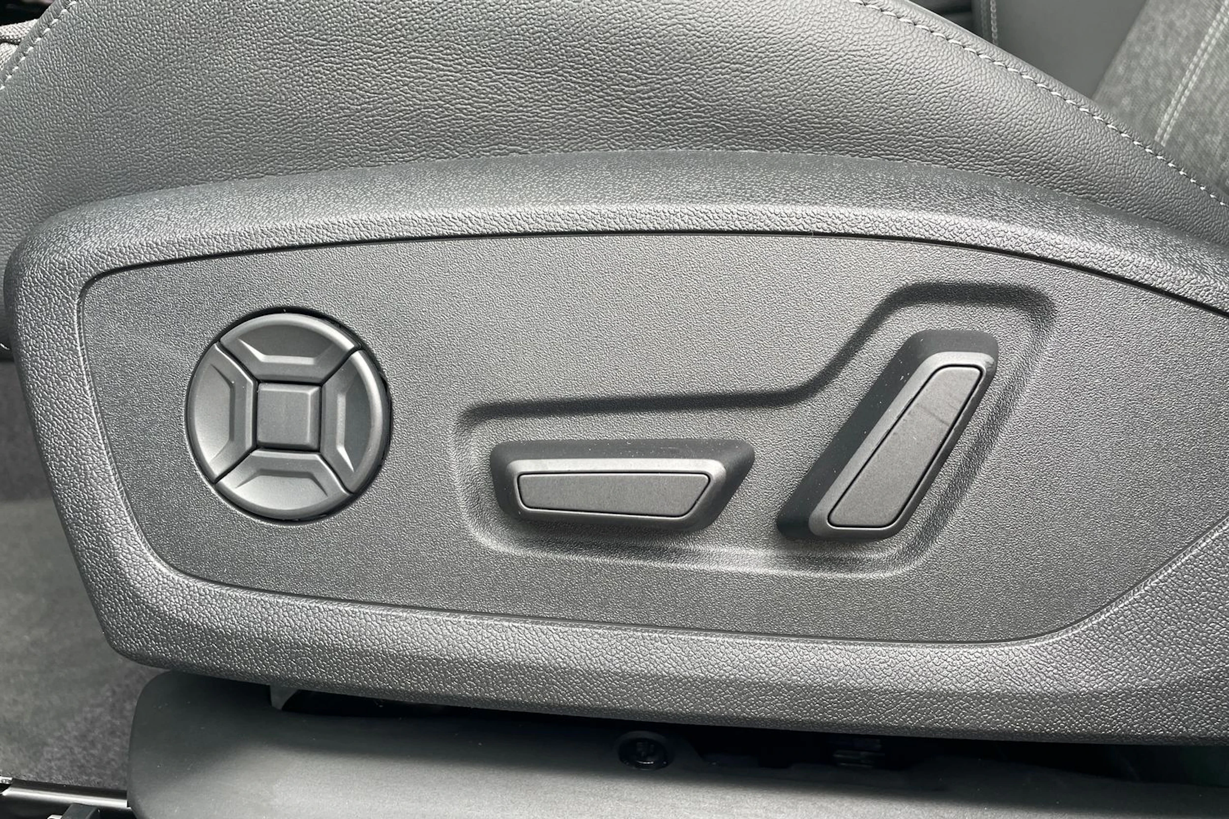 musta Audi Q6 e-tron 2026 kuva 11.