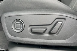 musta Audi Q6 e-tron 2026 kuva 11.