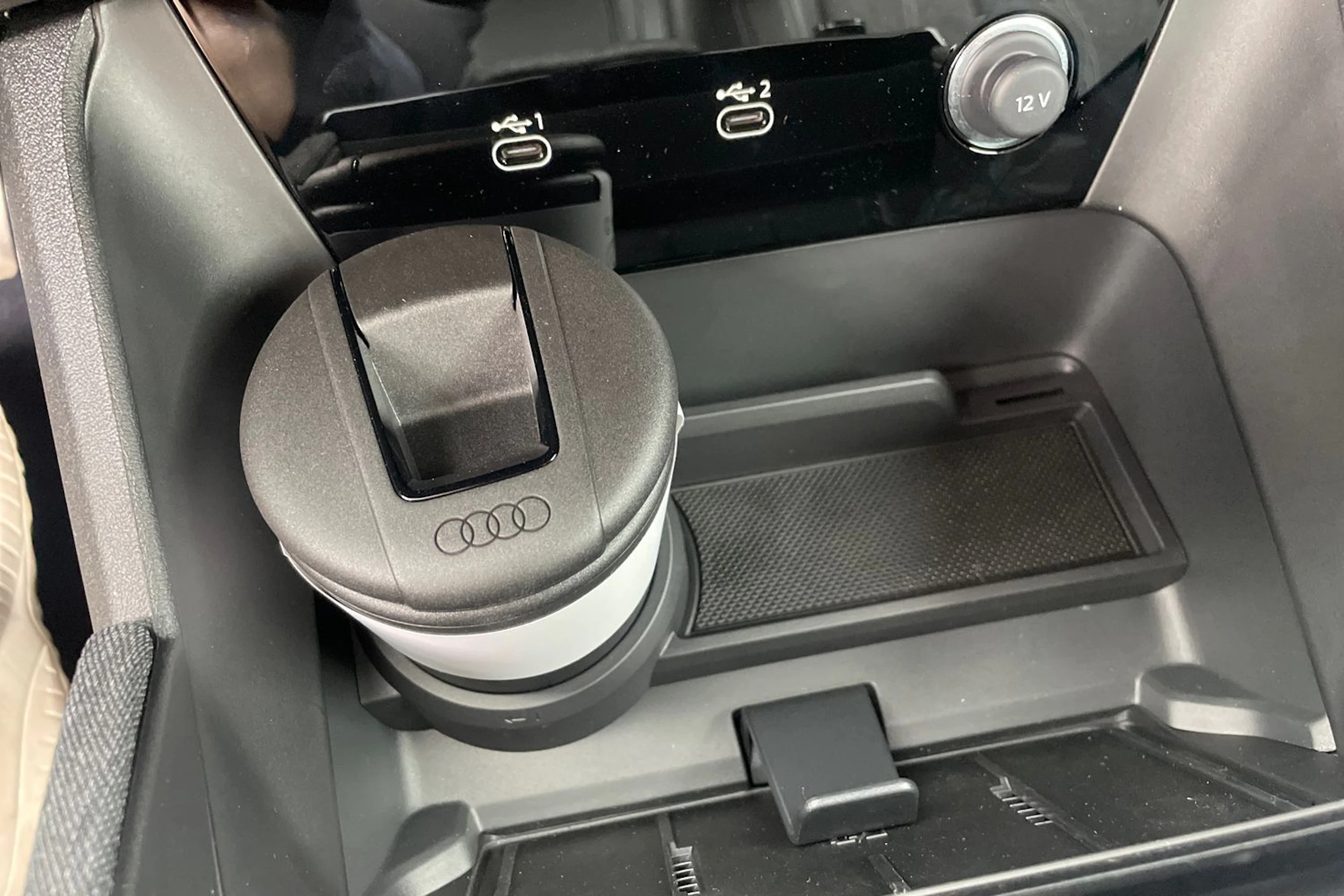 musta Audi Q6 e-tron 2026 kuva 21.