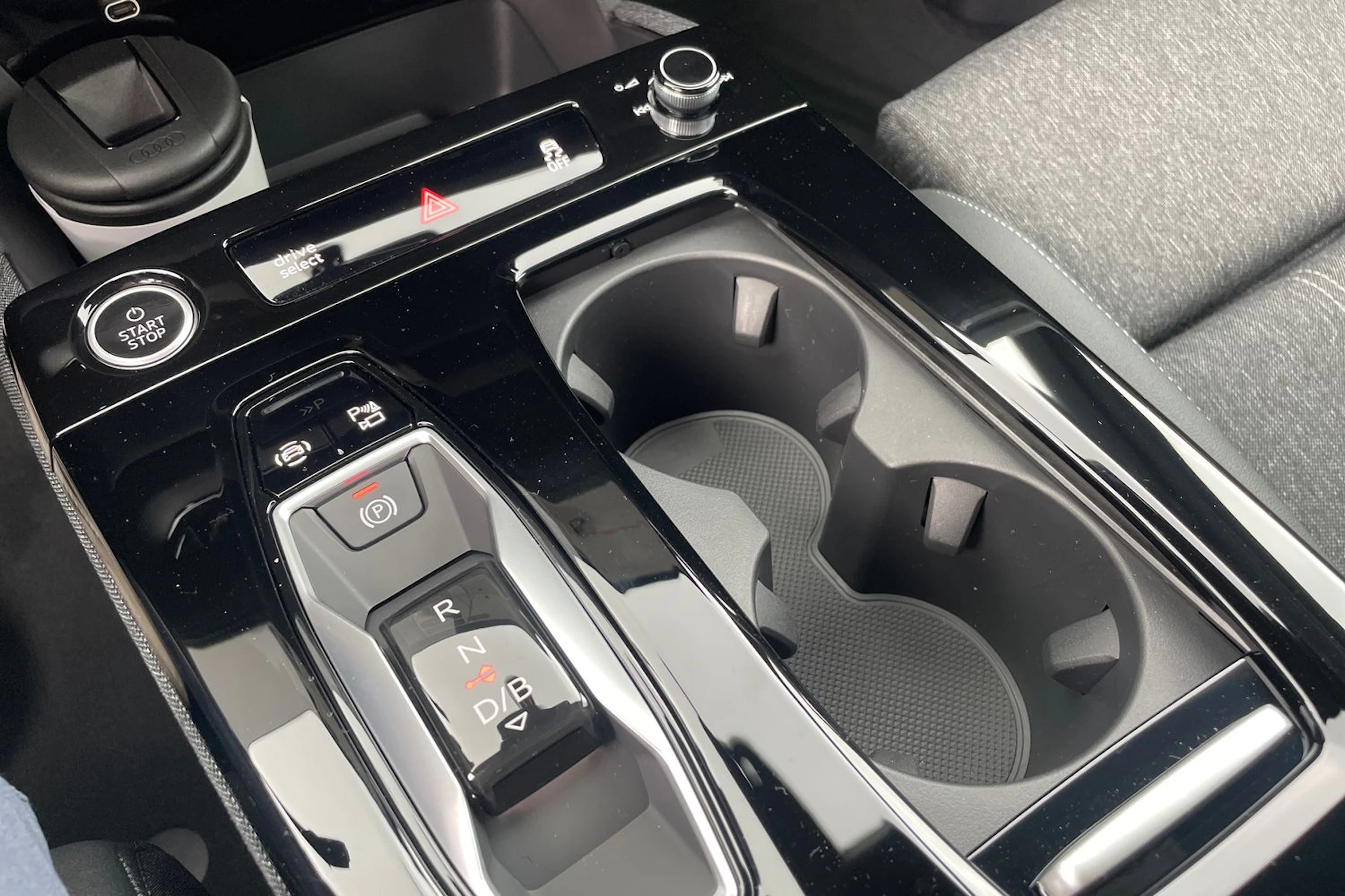 musta Audi Q6 e-tron 2026 kuva 22.