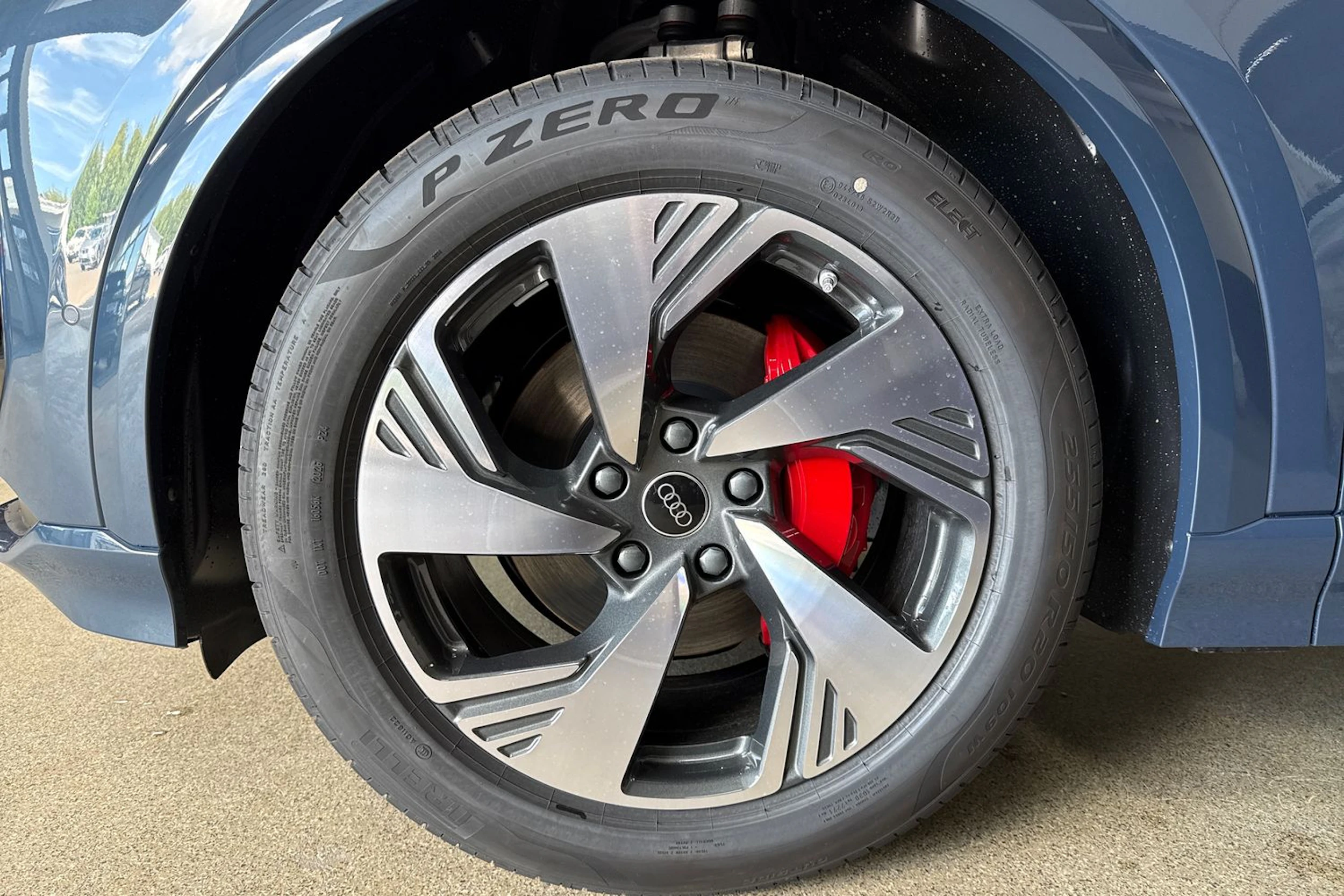 met. sininen Audi Q6 e-tron 2026 kuva 10.
