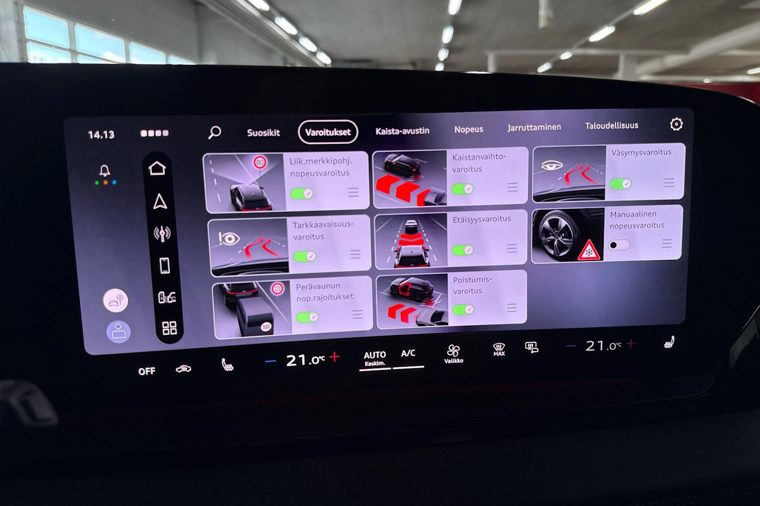 met. sininen Audi Q6 e-tron 2026 kuva 15.