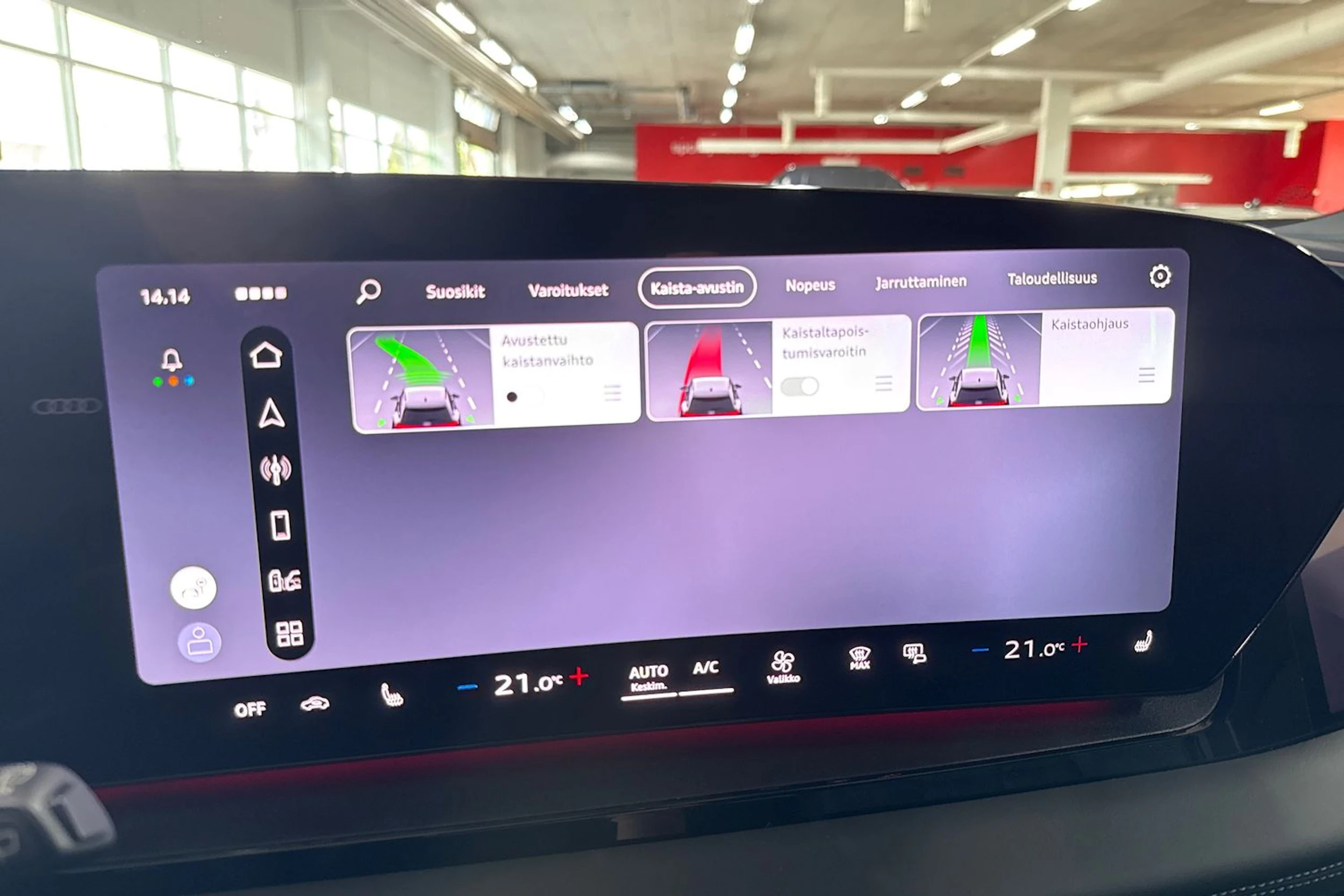 met. sininen Audi Q6 e-tron 2026 kuva 16.