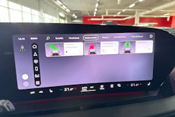 met. sininen Audi Q6 e-tron 2026 kuva 16.