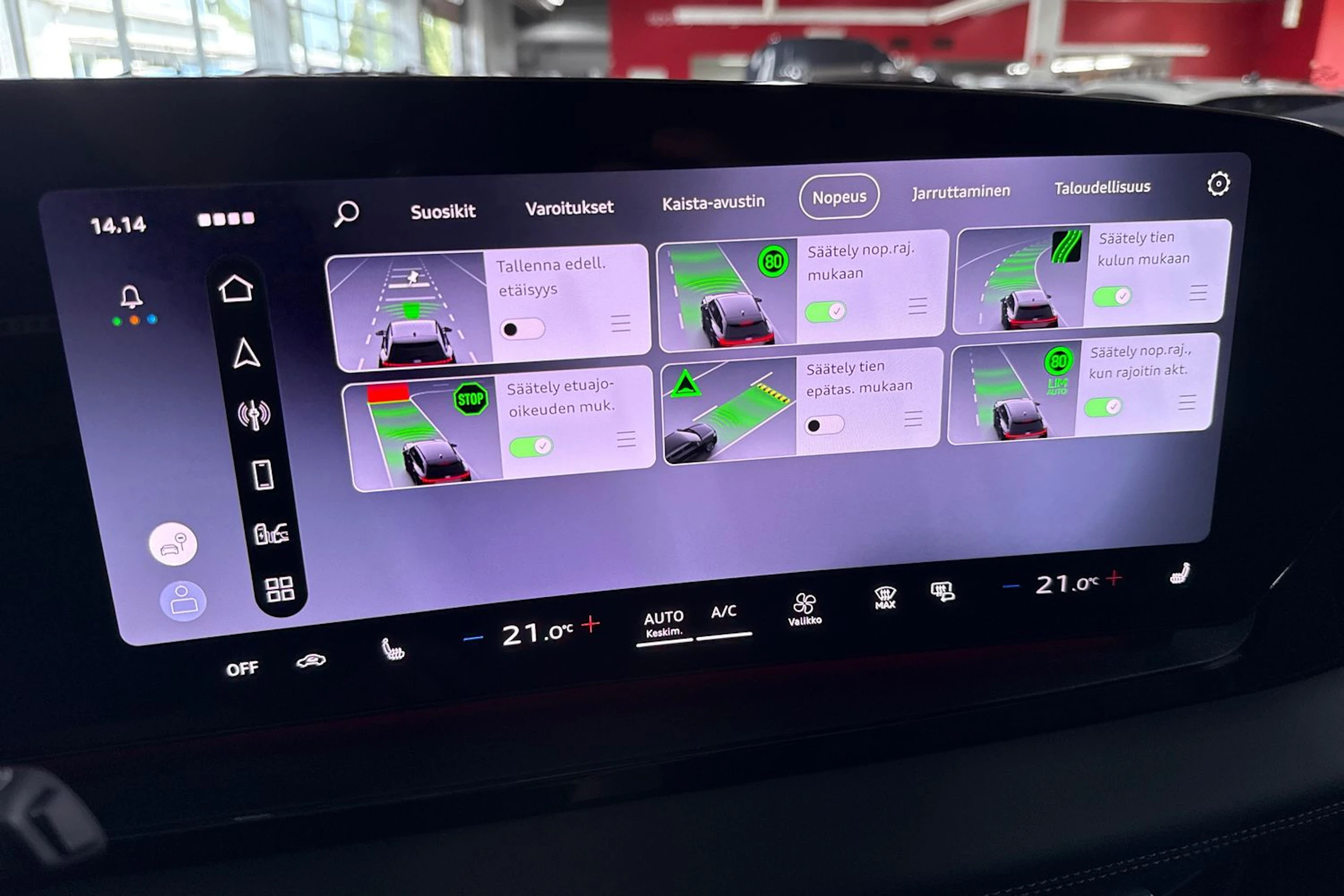 met. sininen Audi Q6 e-tron 2026 kuva 17.