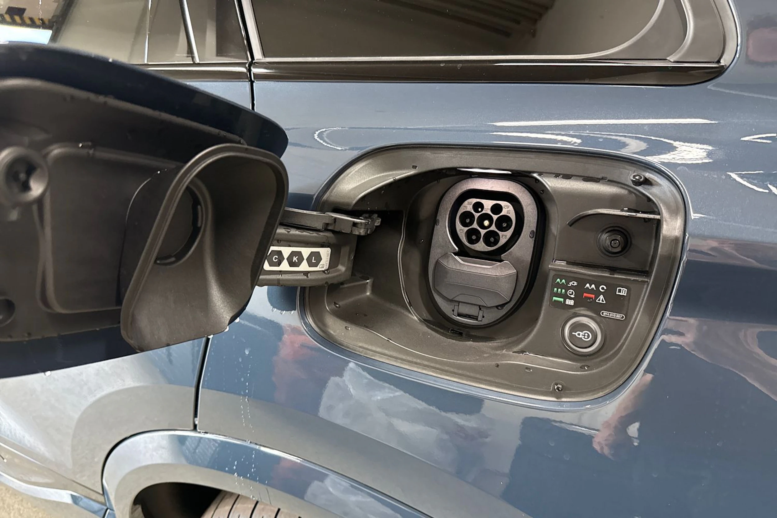 met. sininen Audi Q6 e-tron 2026 kuva 20.