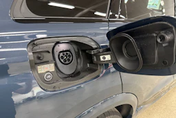 met. sininen Audi Q6 e-tron 2026 kuva 21.