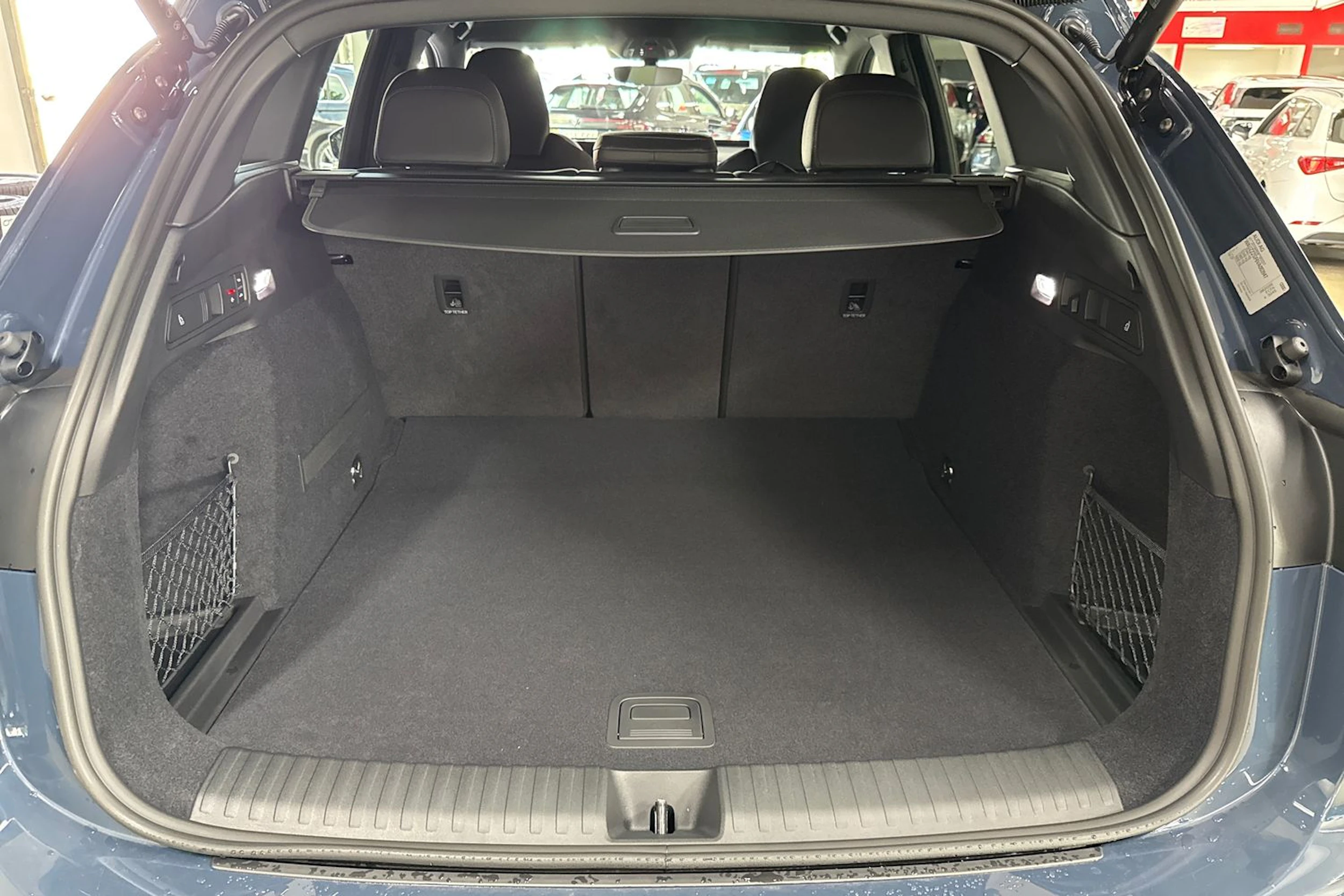 met. sininen Audi Q6 e-tron 2026 kuva 22.