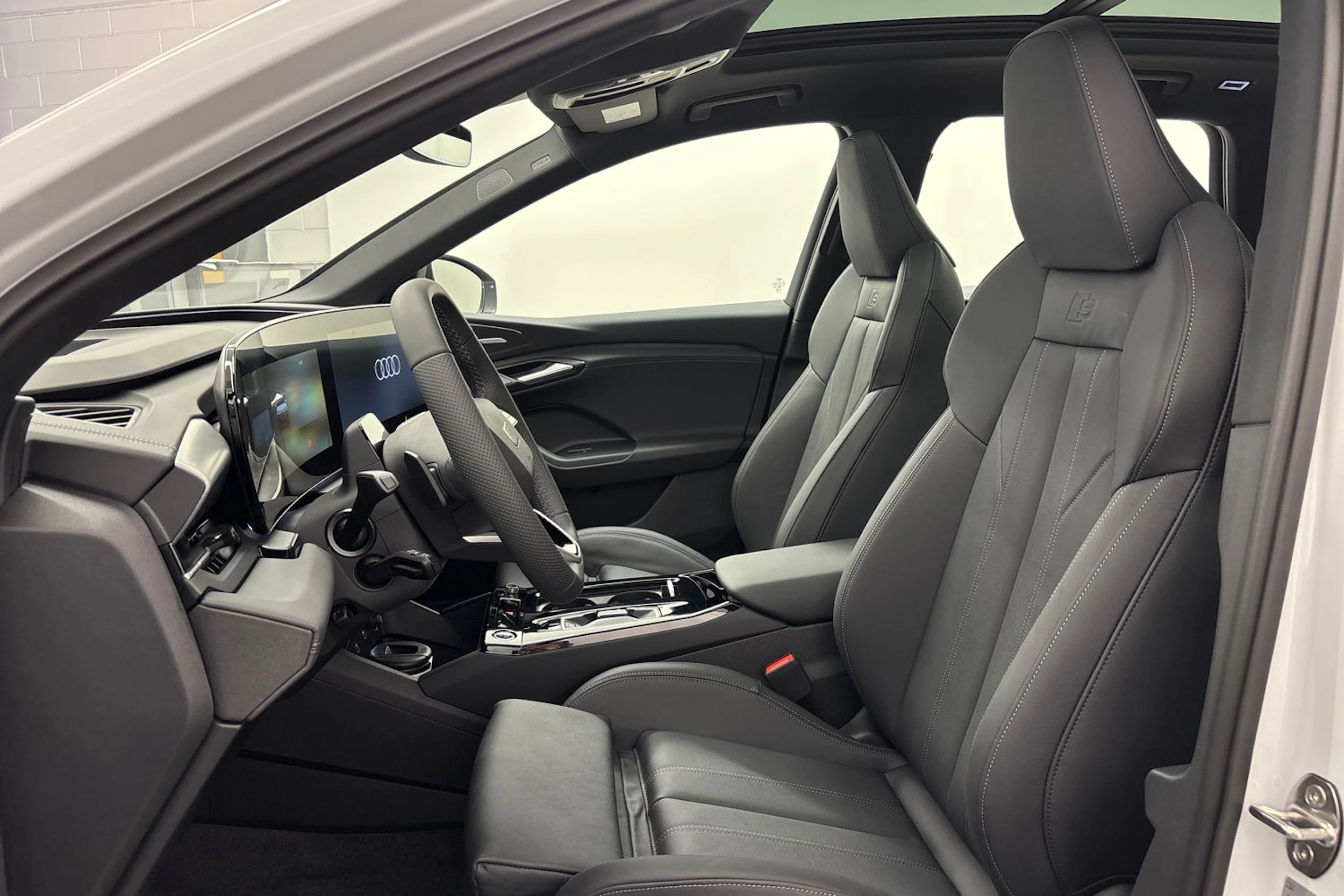 met. valkoinen Audi Q6 e-tron 2026 kuva 11.