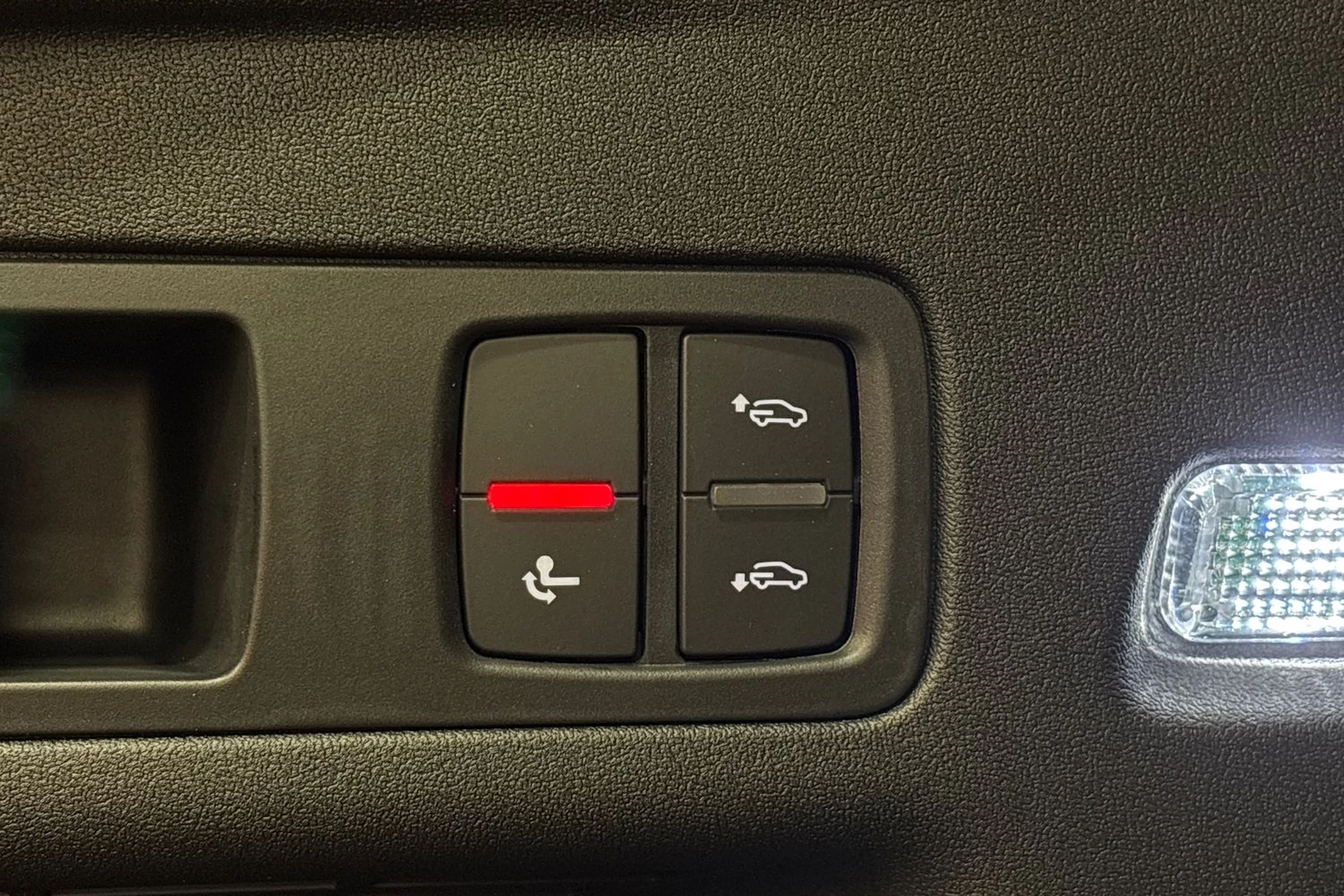 met. valkoinen Audi Q6 e-tron 2026 kuva 34.