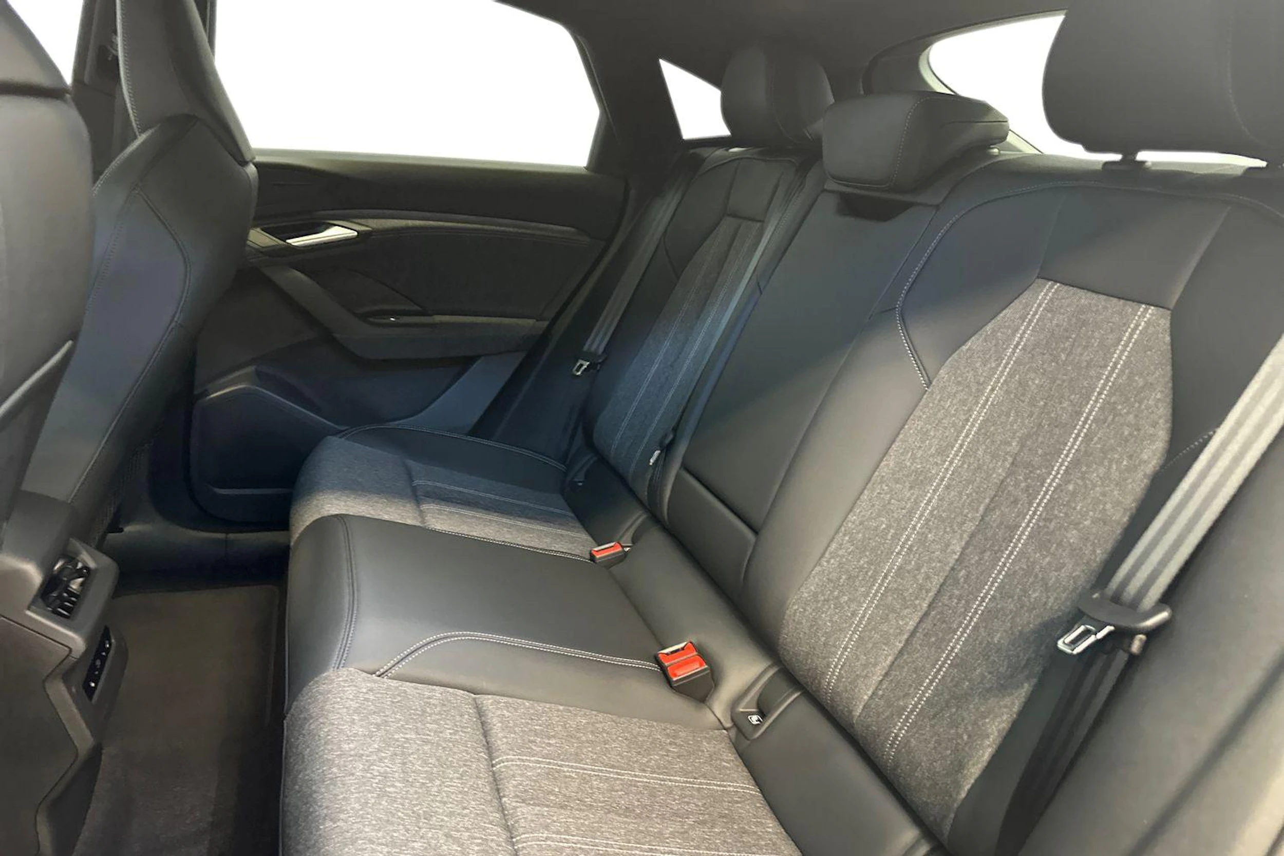 mythos musta Audi Q6 e-tron 2026 kuva 8.