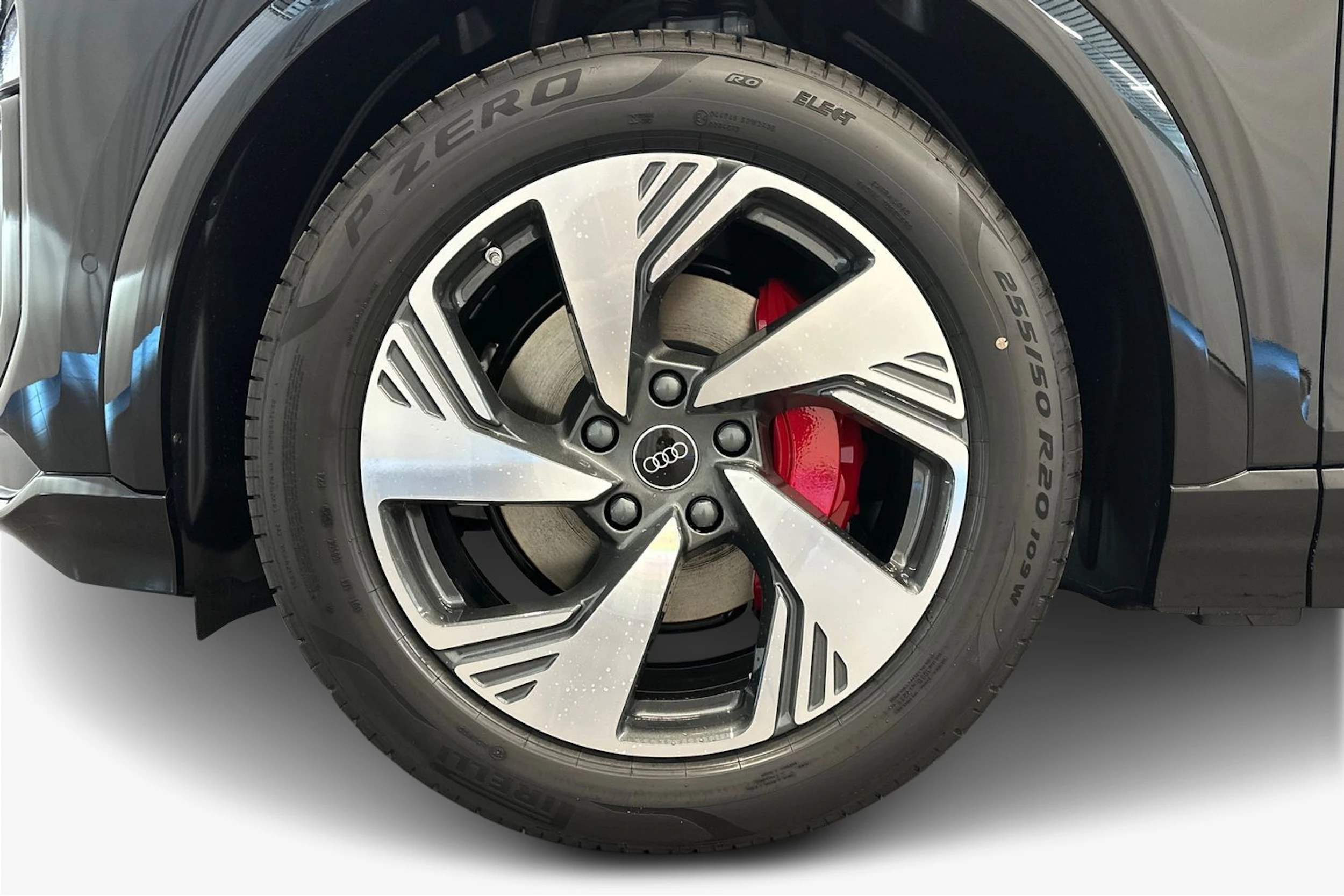 mythos musta Audi Q6 e-tron 2026 kuva 9.