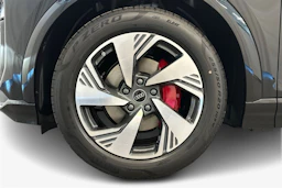 mythos musta Audi Q6 e-tron 2026 kuva 9.