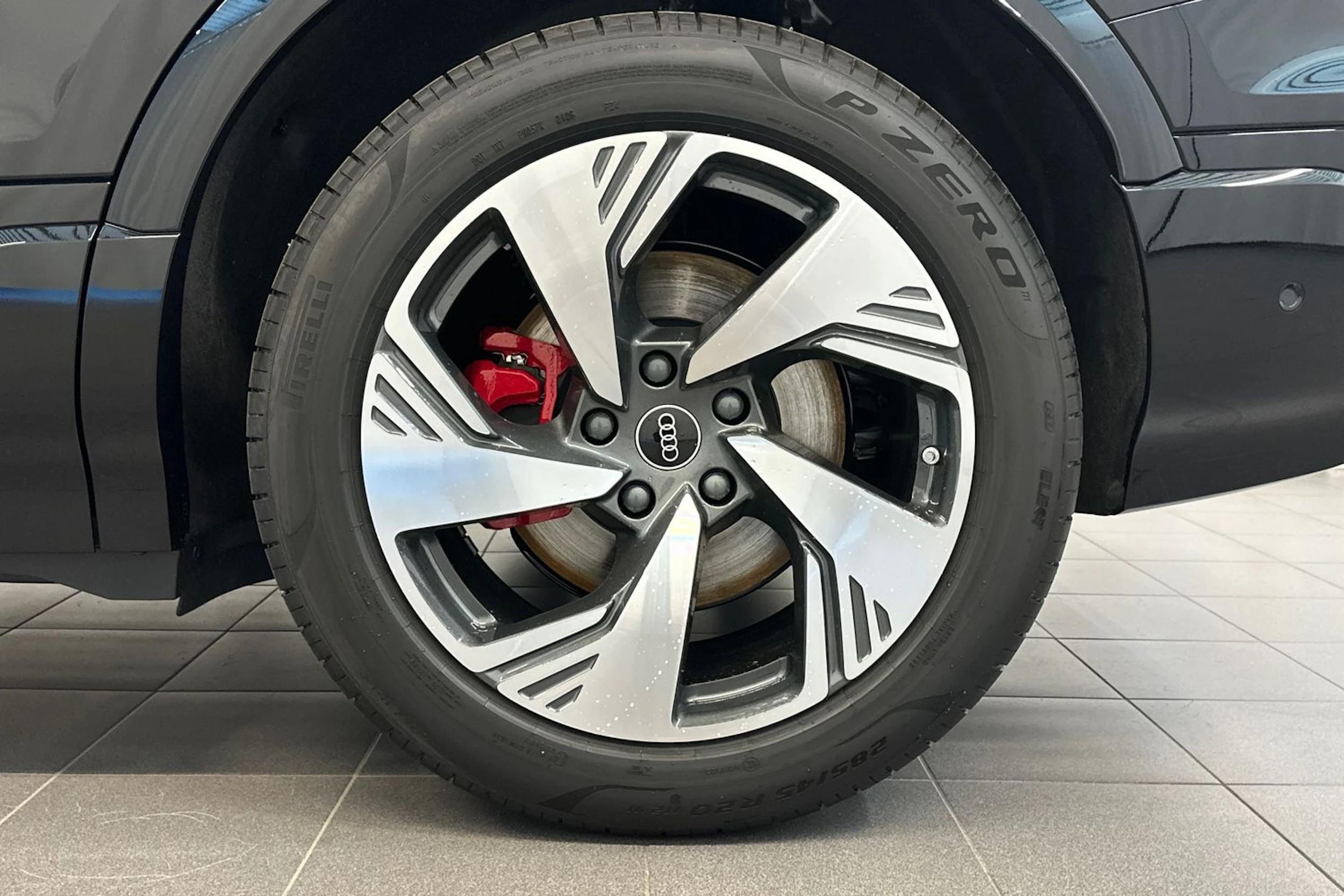 mythos musta Audi Q6 e-tron 2026 kuva 10.
