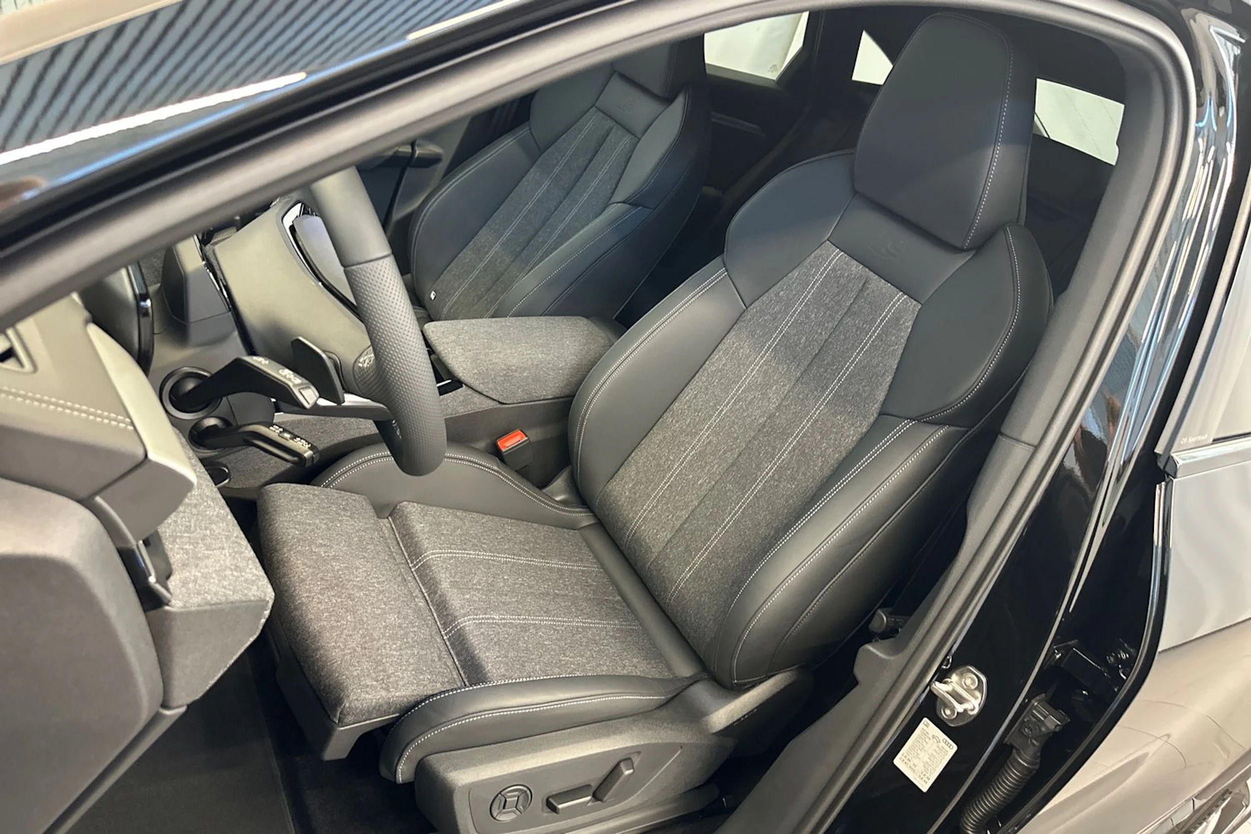 mythos musta Audi Q6 e-tron 2026 kuva 19.