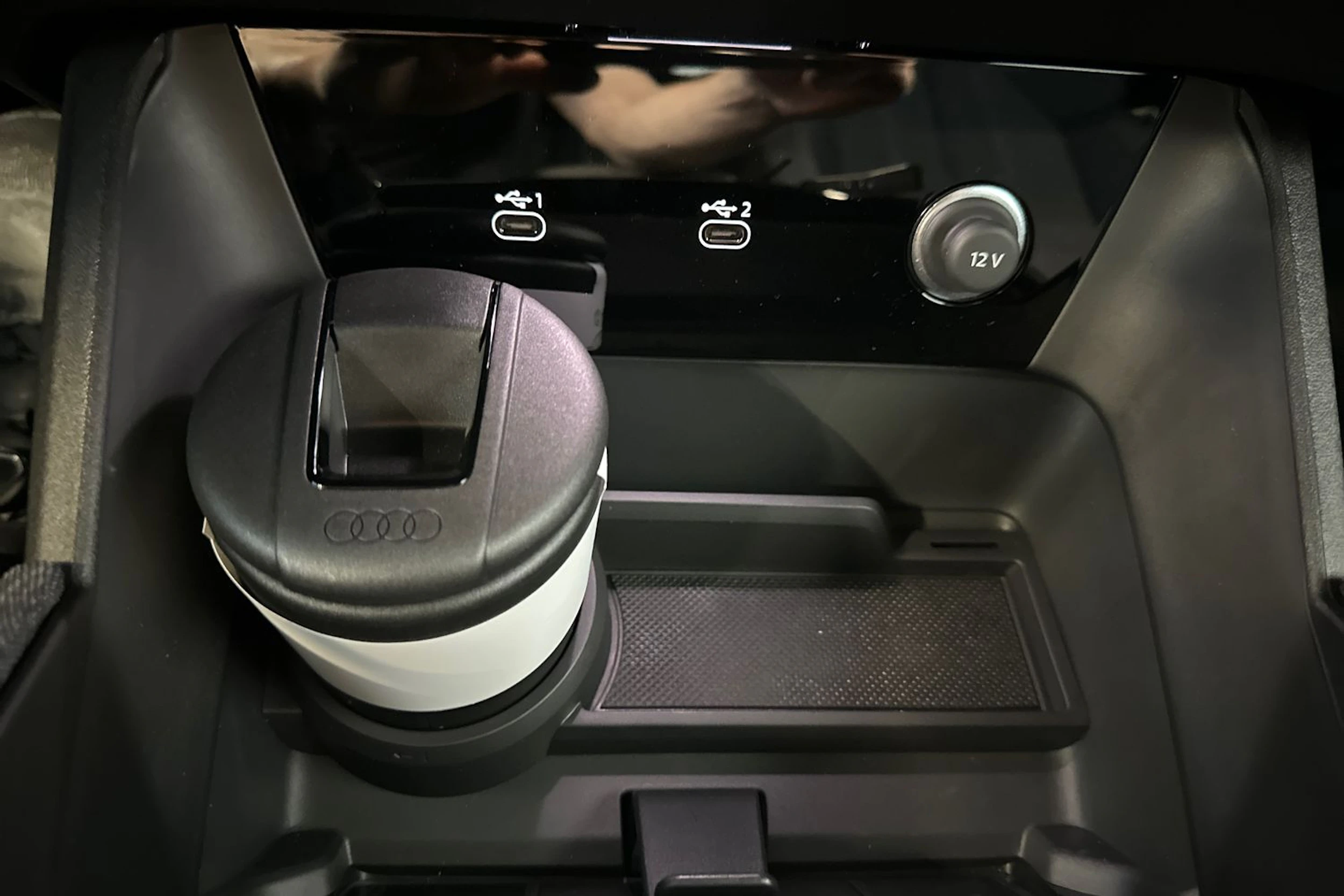 mythos musta Audi Q6 e-tron 2026 kuva 28.