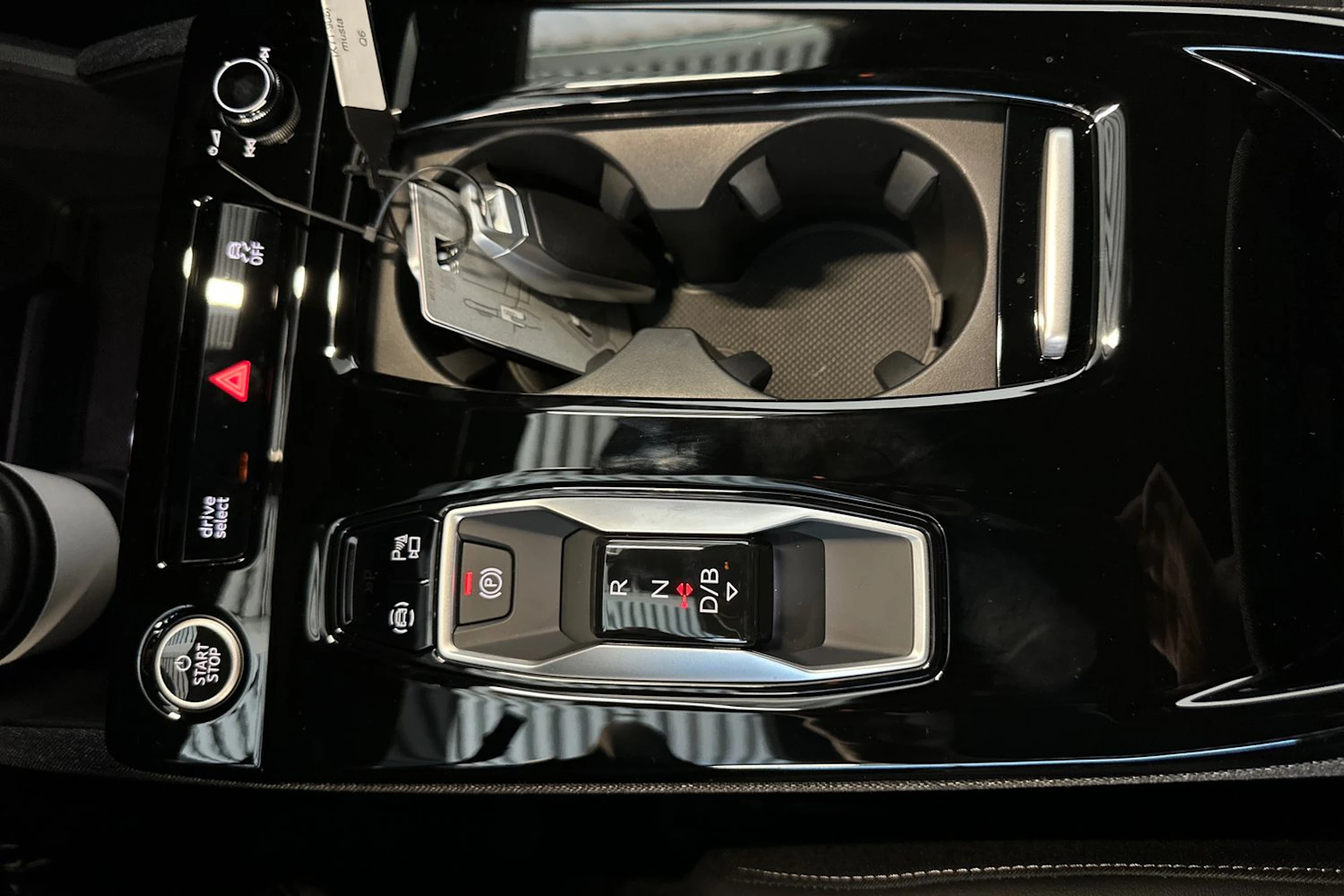 mythos musta Audi Q6 e-tron 2026 kuva 29.