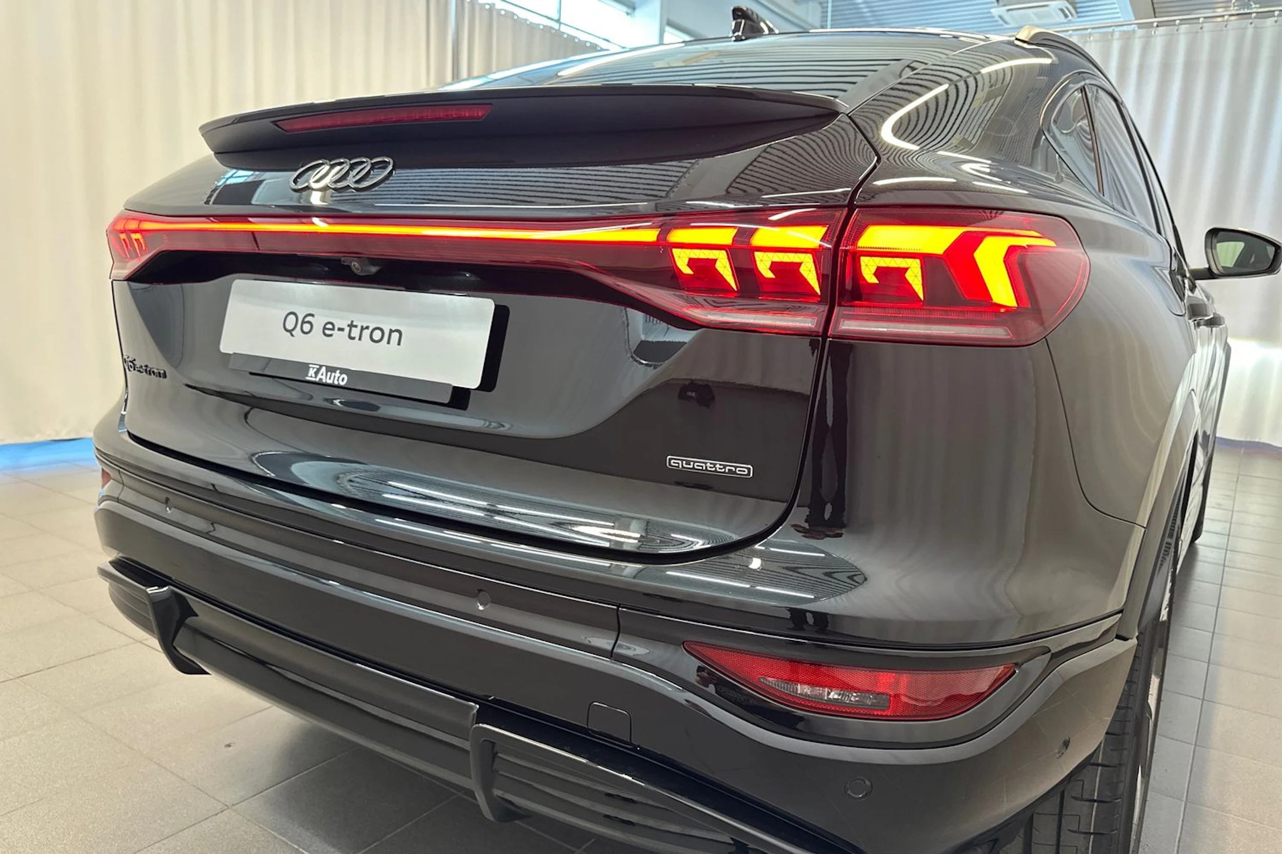 mythos musta Audi Q6 e-tron 2026 kuva 33.