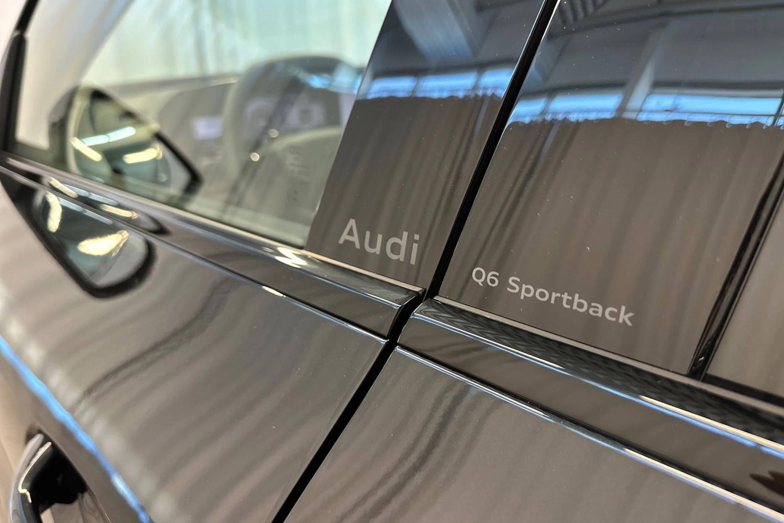 mythos musta Audi Q6 e-tron 2026 kuva 36.