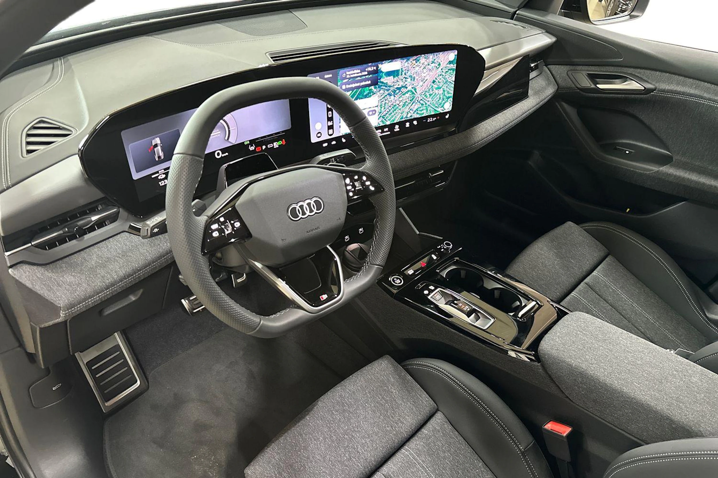 met. musta Audi Q6 e-tron 2026 kuva 6.