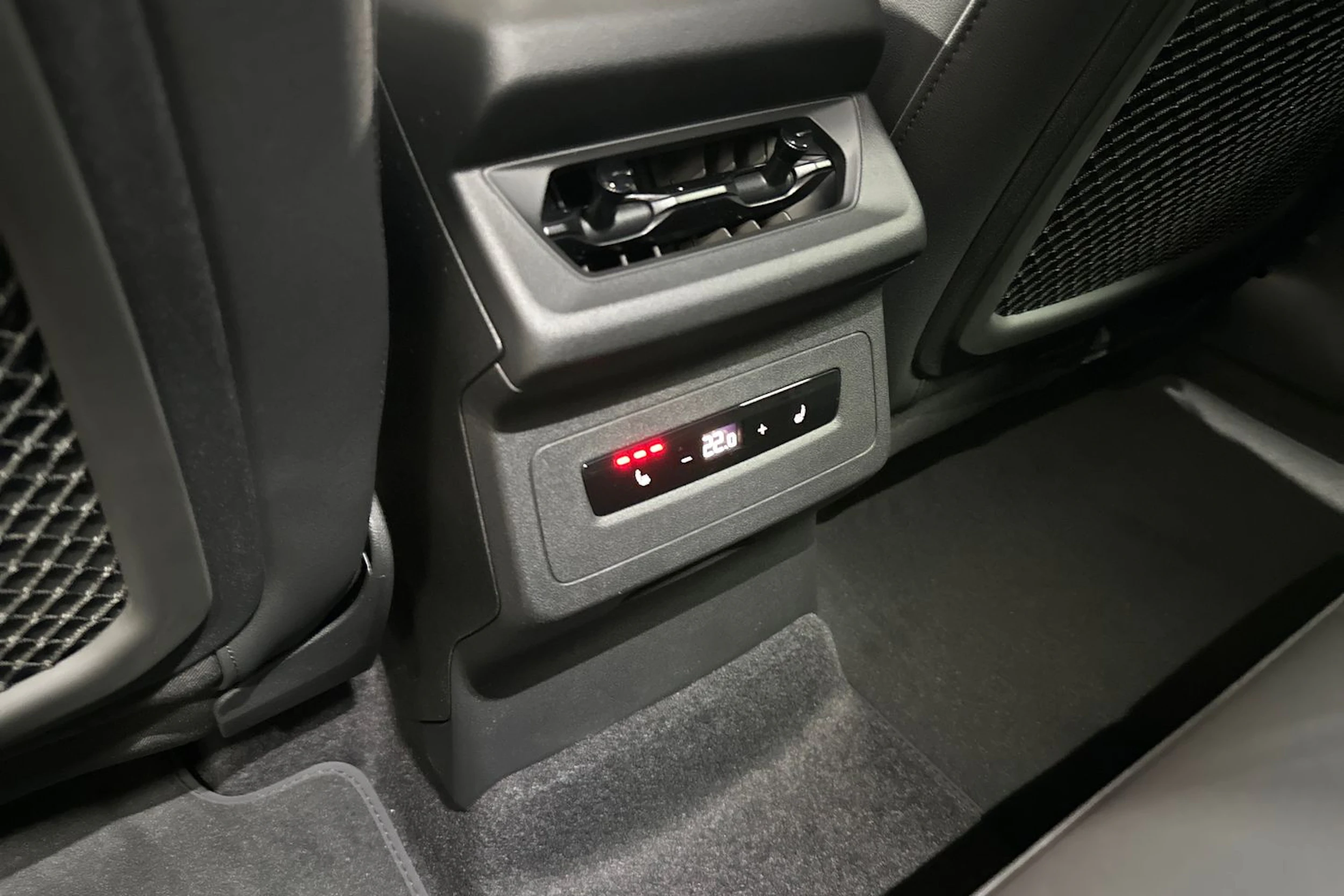 met. musta Audi Q6 e-tron 2026 kuva 12.