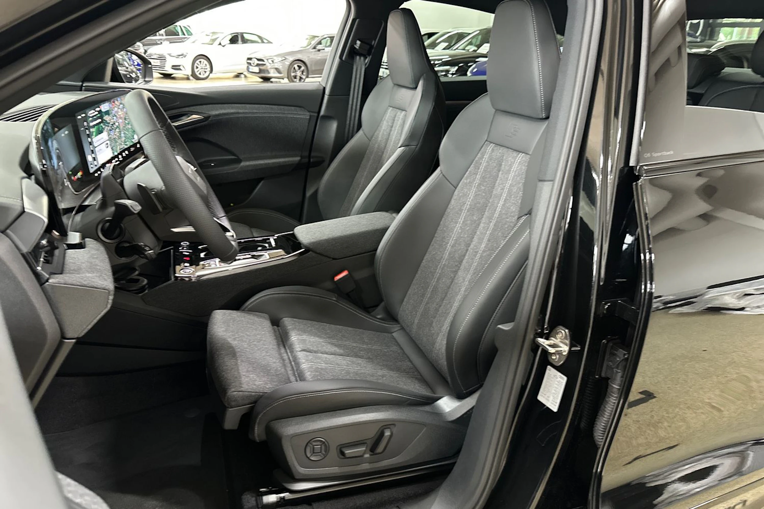 met. musta Audi Q6 e-tron 2026 kuva 13.