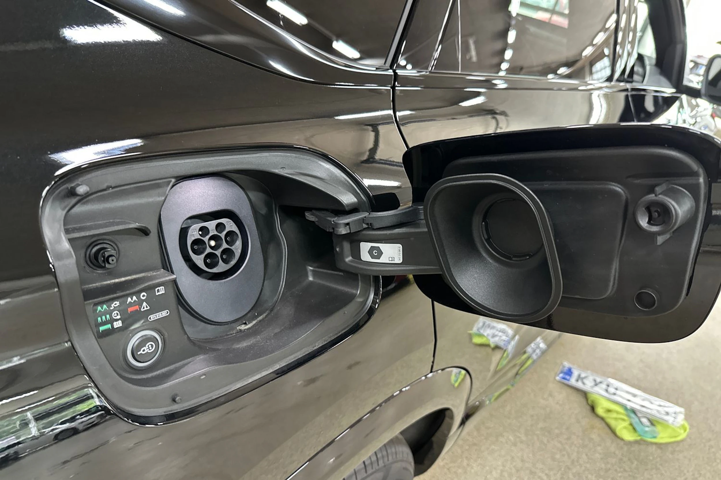 met. musta Audi Q6 e-tron 2026 kuva 15.