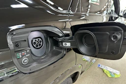 met. musta Audi Q6 e-tron 2026 kuva 15.