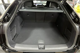 met. musta Audi Q6 e-tron 2026 kuva 16.