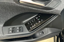 met. musta Audi Q6 e-tron 2026 kuva 21.