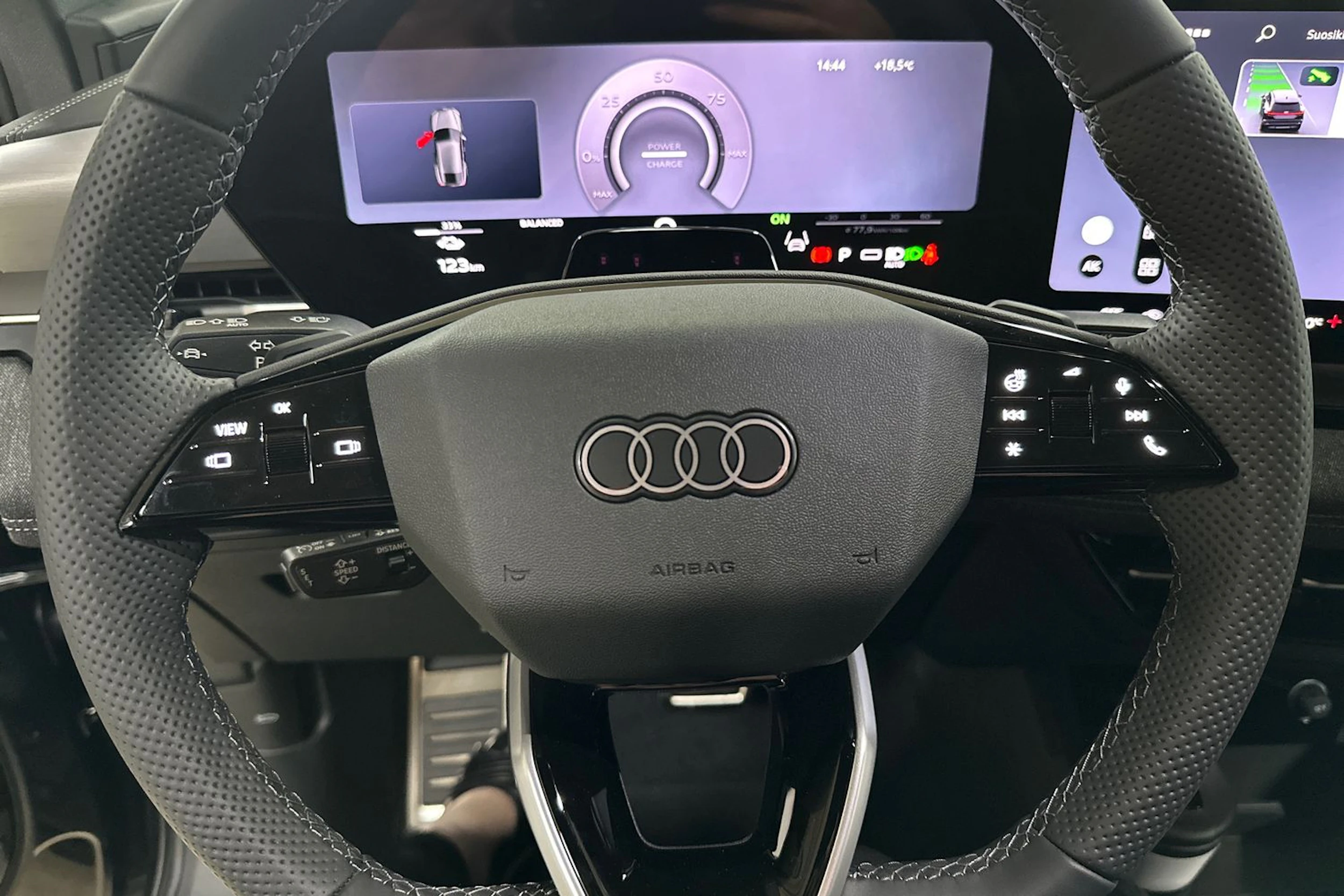 met. musta Audi Q6 e-tron 2026 kuva 32.