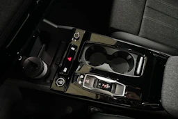 met. musta Audi Q6 e-tron 2026 kuva 33.