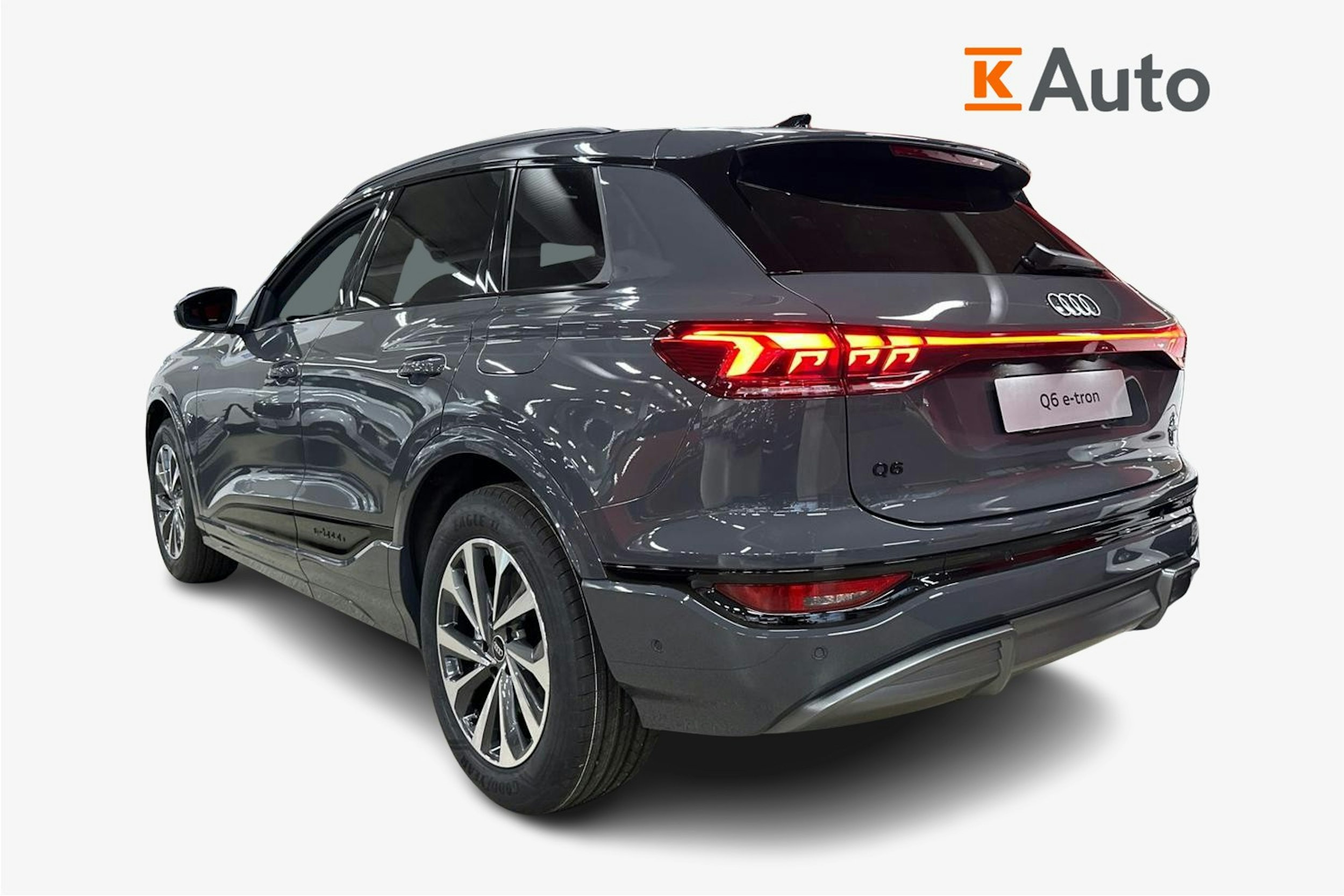 harmaa Audi Q6 e-tron 2026 kuva 2.
