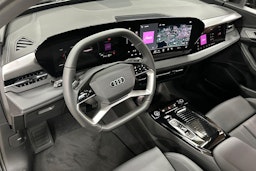 harmaa Audi Q6 e-tron 2026 kuva 6.