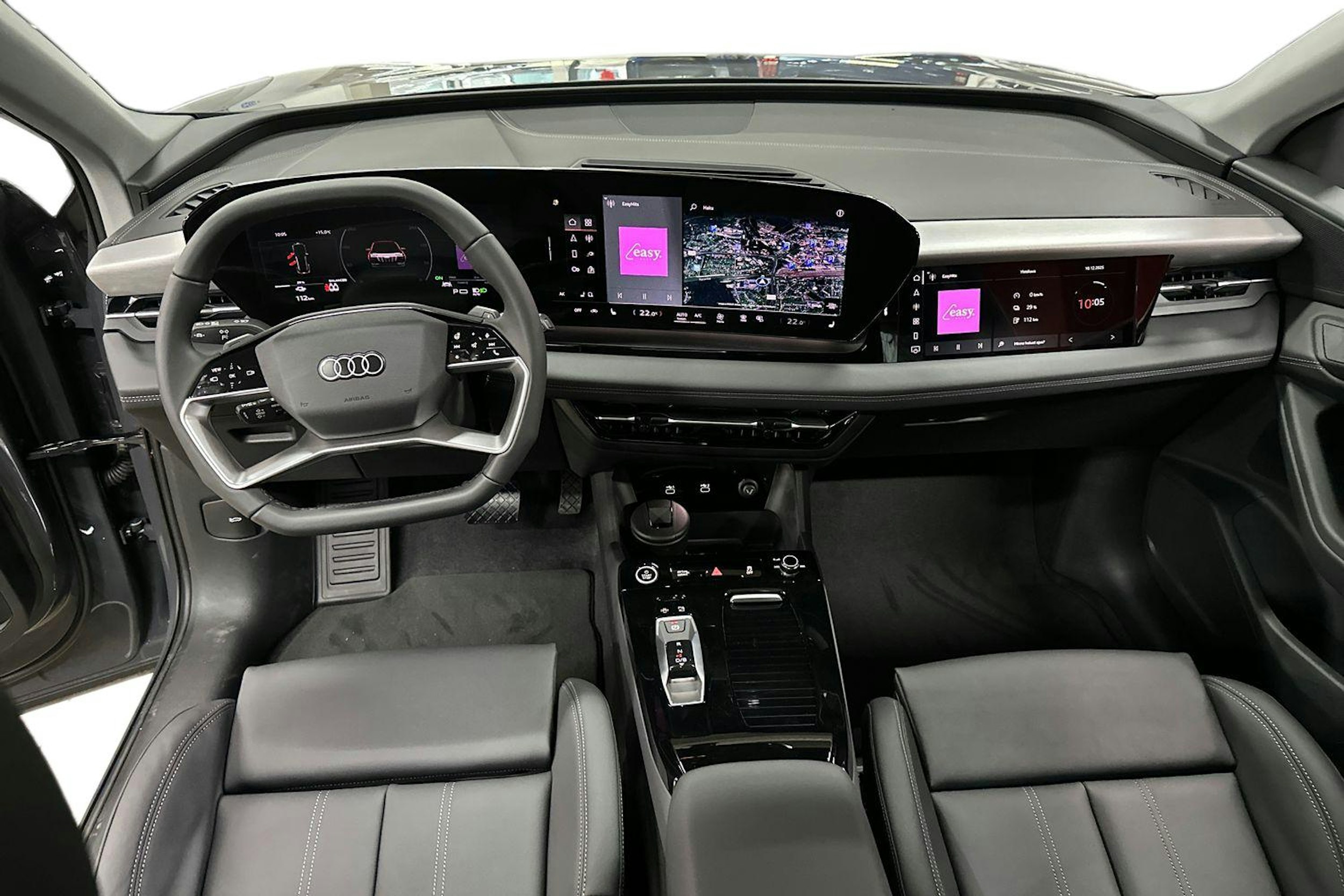 harmaa Audi Q6 e-tron 2026 kuva 7.