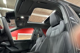 harmaa Audi Q6 e-tron 2026 kuva 12.