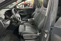 harmaa Audi Q6 e-tron 2026 kuva 13.