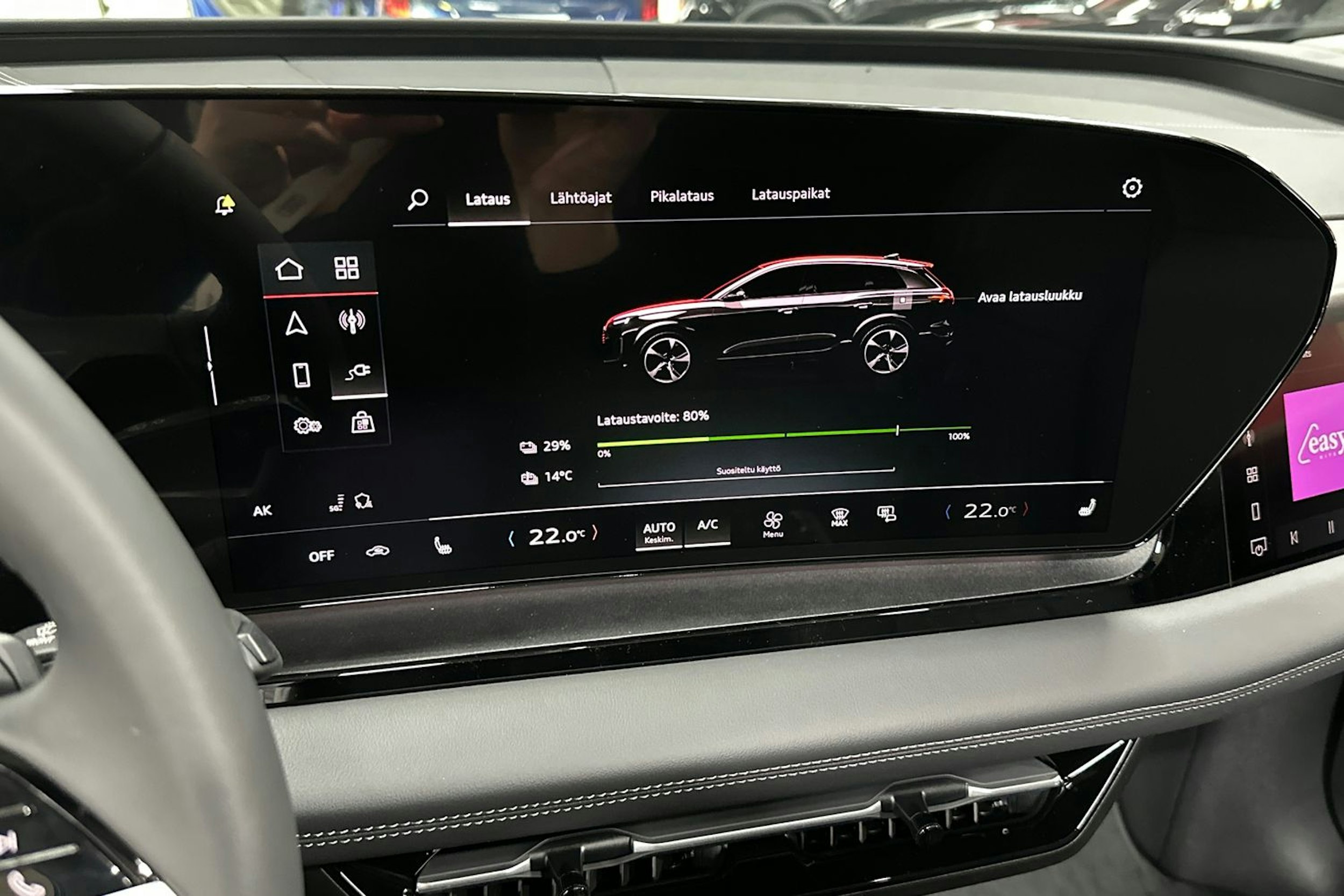 harmaa Audi Q6 e-tron 2026 kuva 16.