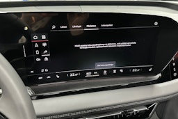 harmaa Audi Q6 e-tron 2026 kuva 17.