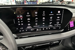 harmaa Audi Q6 e-tron 2026 kuva 19.