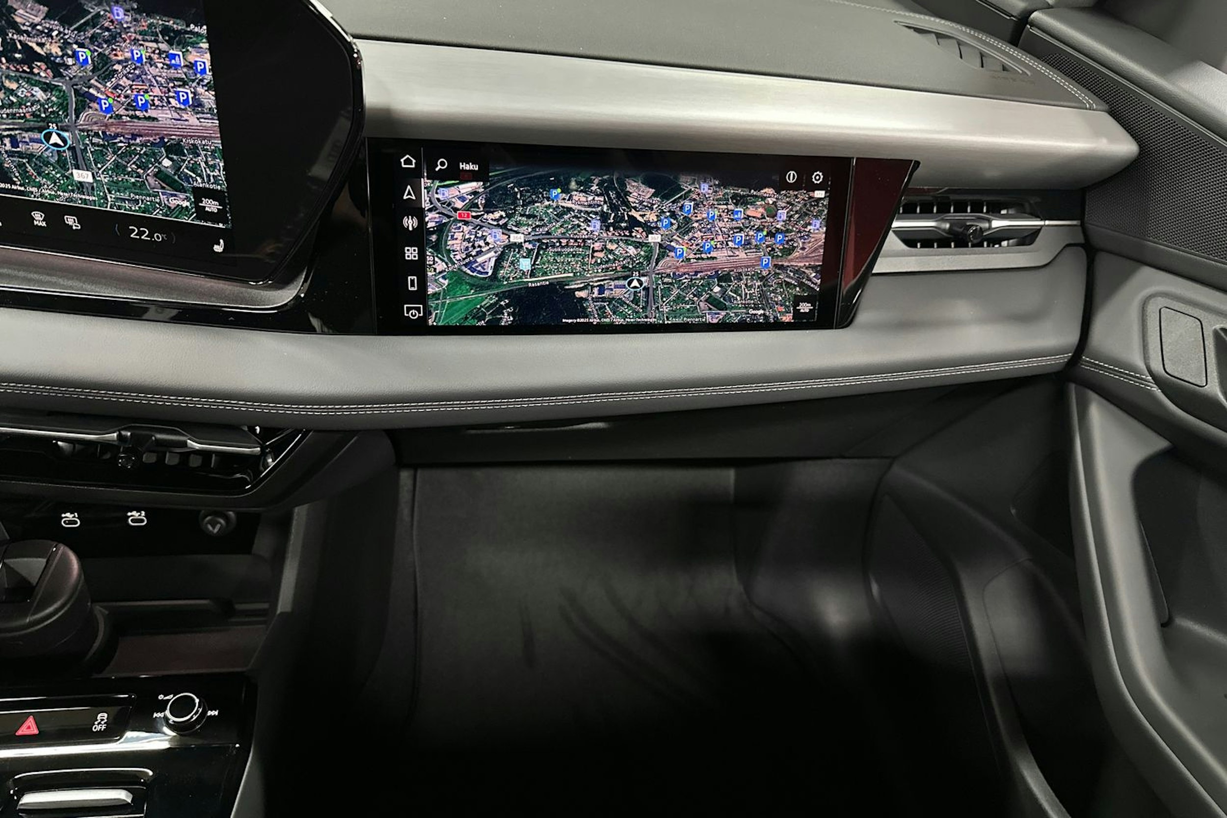 harmaa Audi Q6 e-tron 2026 kuva 26.