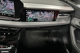 harmaa Audi Q6 e-tron 2026 kuva 26.