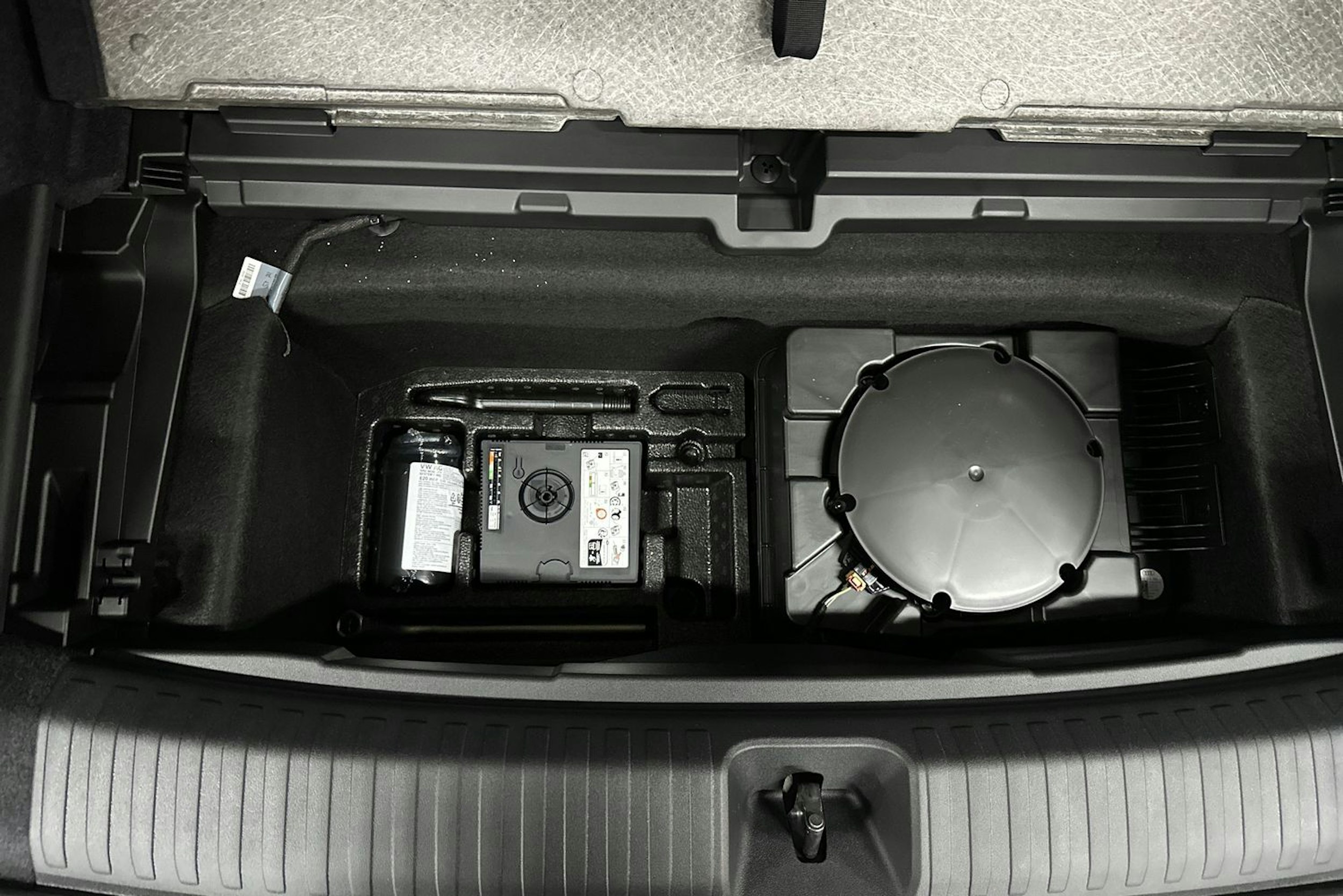 harmaa Audi Q6 e-tron 2026 kuva 31.