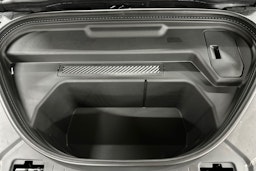 harmaa Audi Q6 e-tron 2026 kuva 34.