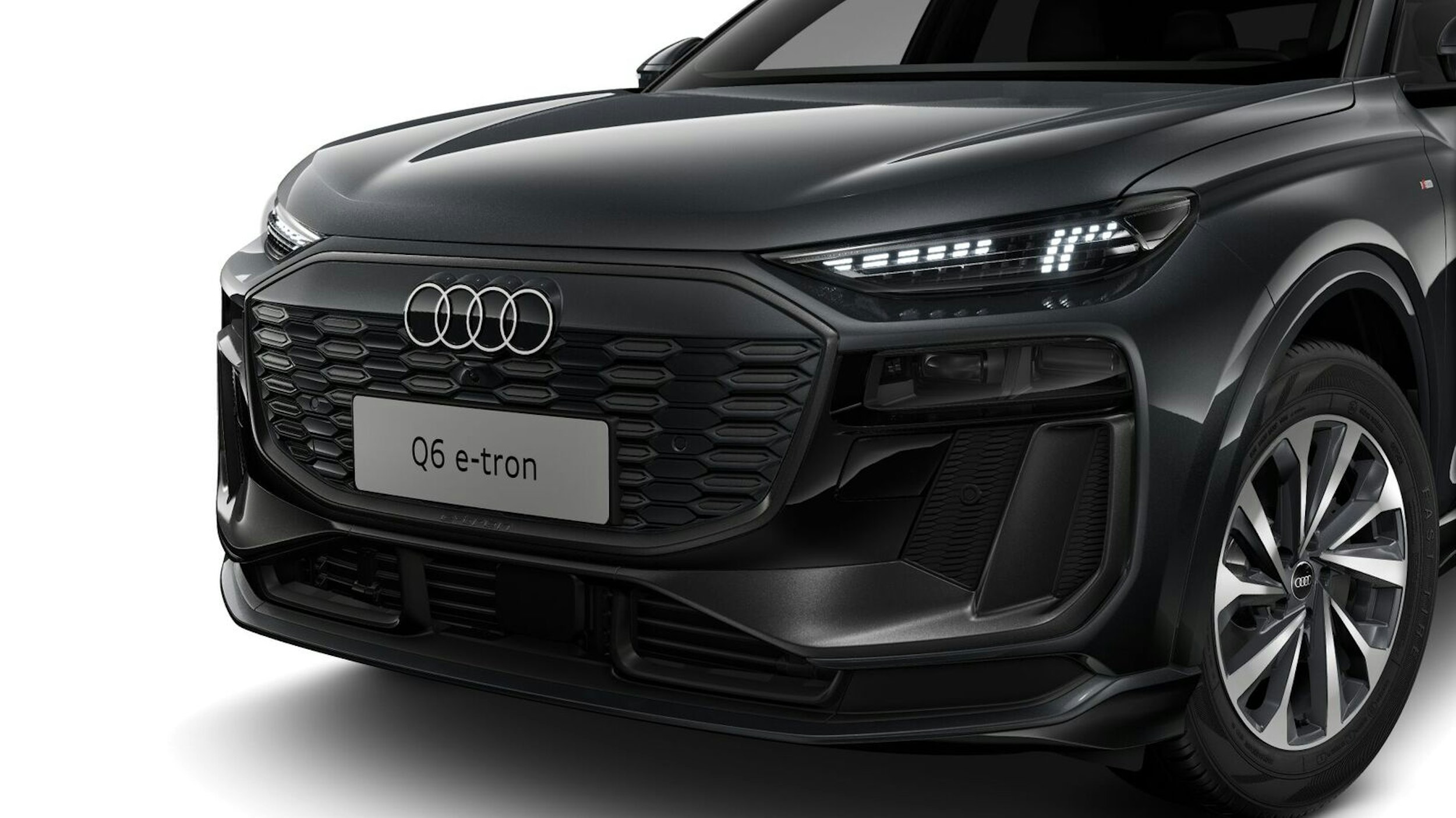 harmaa Audi Q6 e-tron 2026 kuva 2.