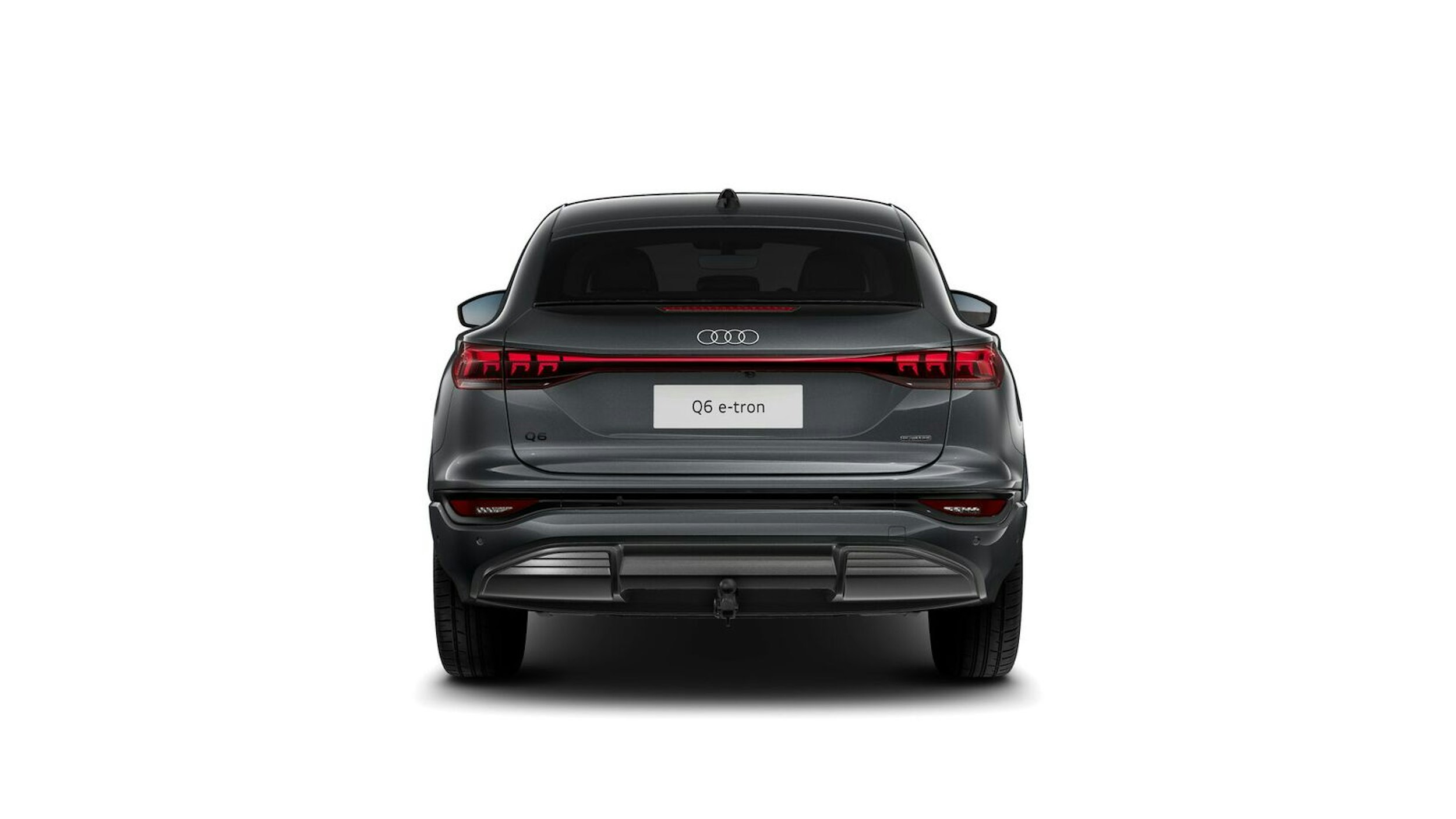 harmaa Audi Q6 e-tron 2026 kuva 6.